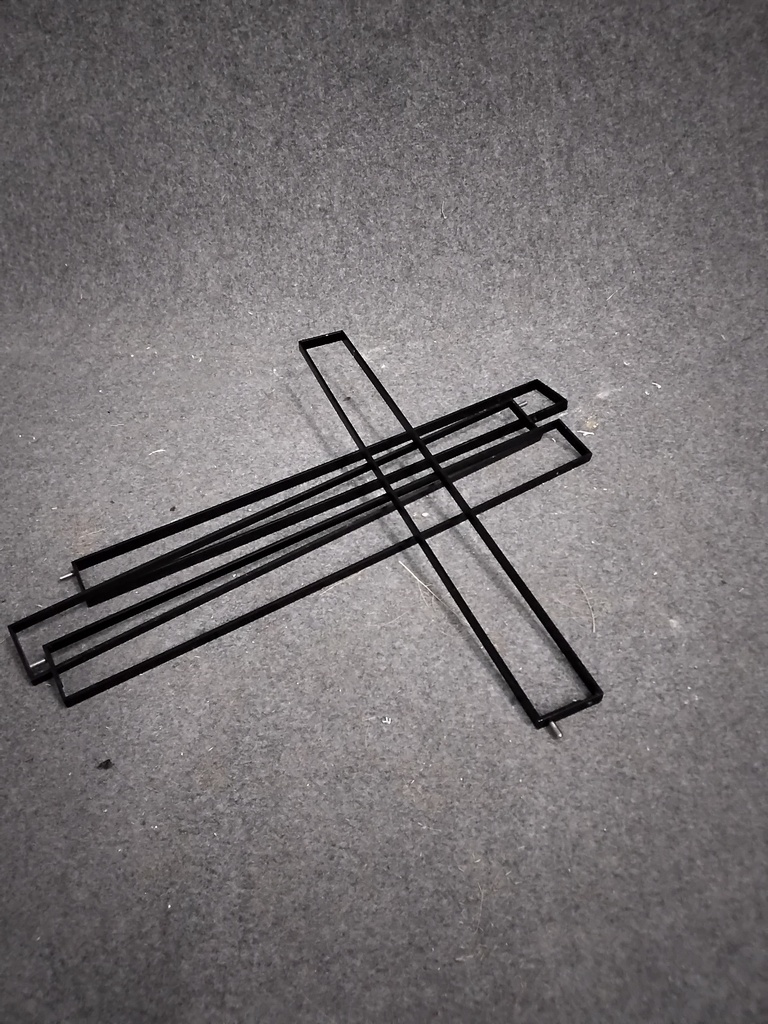 (SUD) petite structure métal au kg (32cts/u)