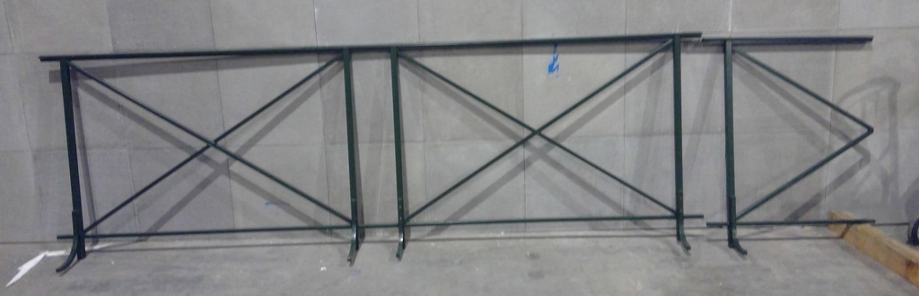 (MONTREUIL) Barrière métal verte