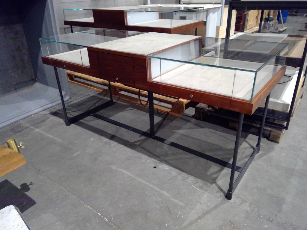 (MONTREUIL) Présentoir métal bois verre