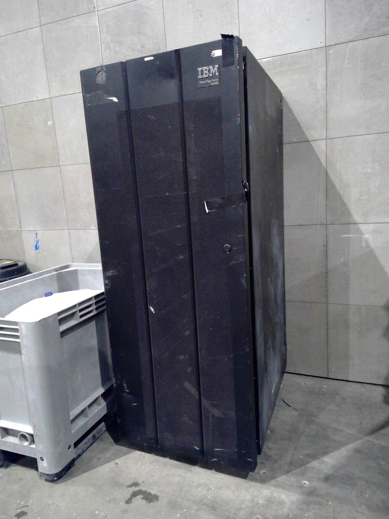 (MONTREUIL) Rack informatique