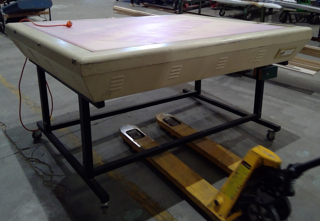 (MONTREUIL) Table lumineuse