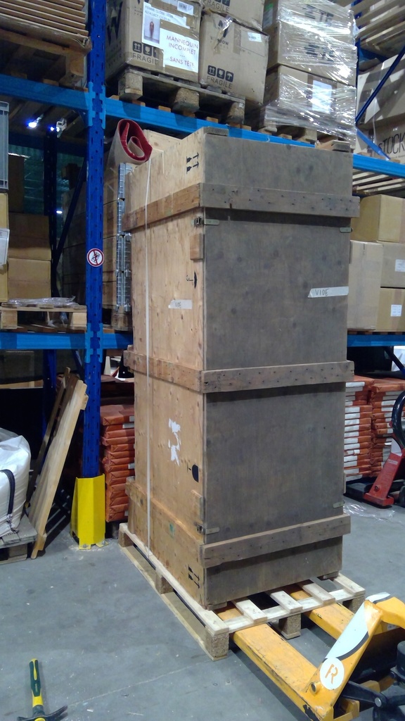 (MONTREUIL) Boite transport bois 230421