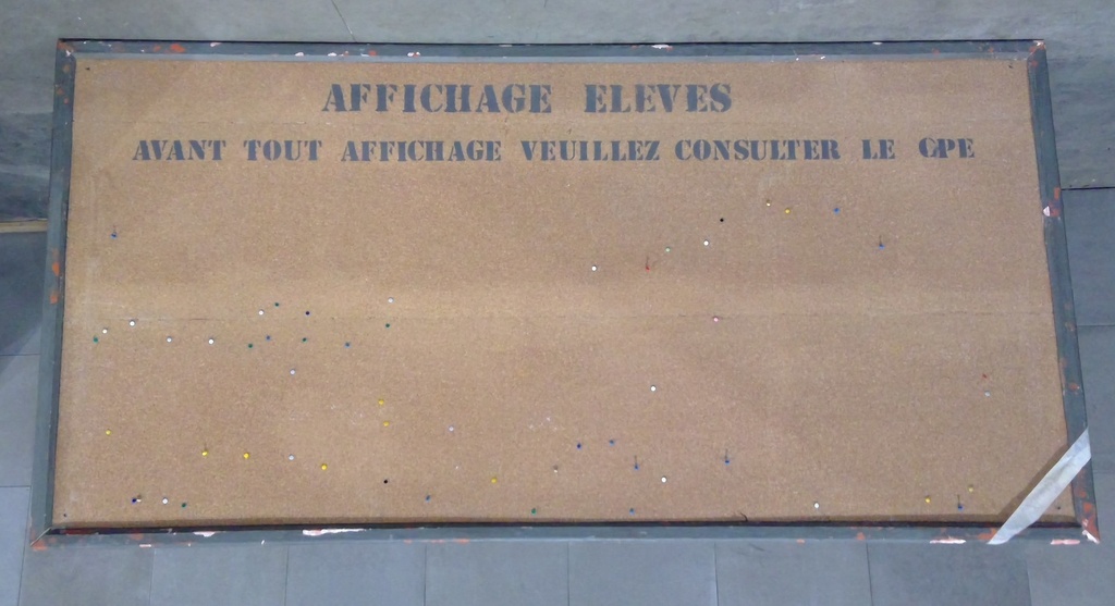 (MONTREUIL) Panneau d'affichage Liège 110521