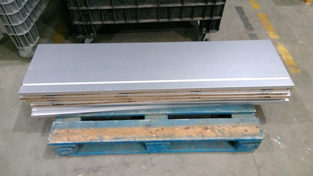 (MONTREUIL) Petite planche MDF argent