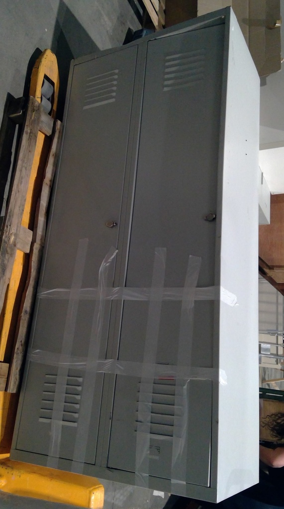 (MONTREUIL) Casier métal 20€