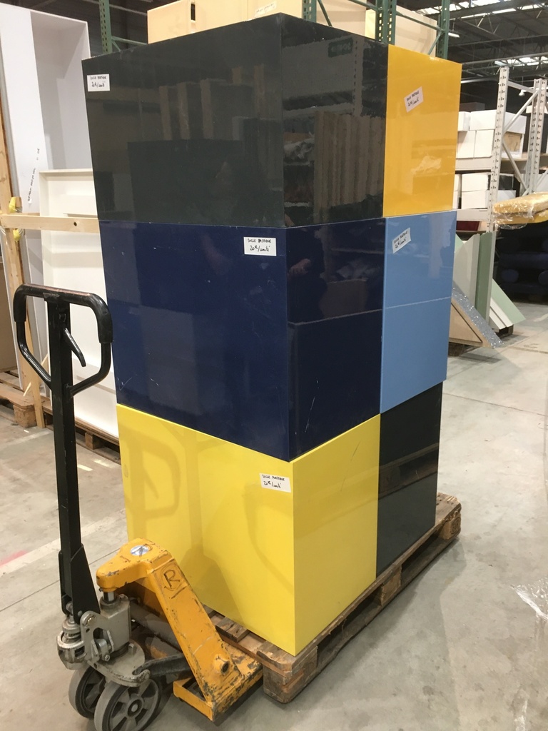 (MONTREUIL) Socle plastique 20€